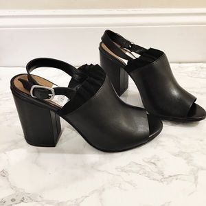 New in box black leather block heel sandals 6.5